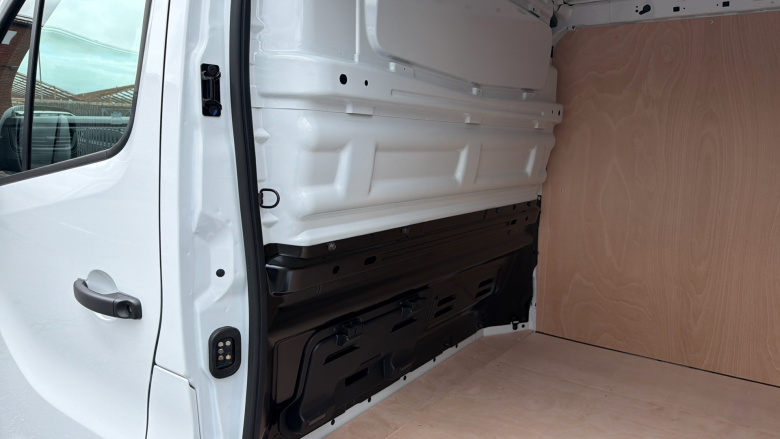 Renault Trafic Swb Diesel SL30 Blue dCi 130 Advance [Safety] Van